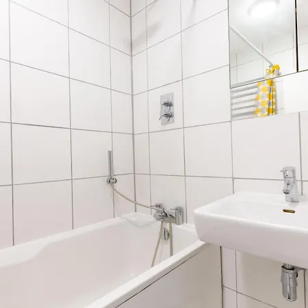 Apartment Unique Spacious Central 3 Bedroom With Rooftop Terrace *