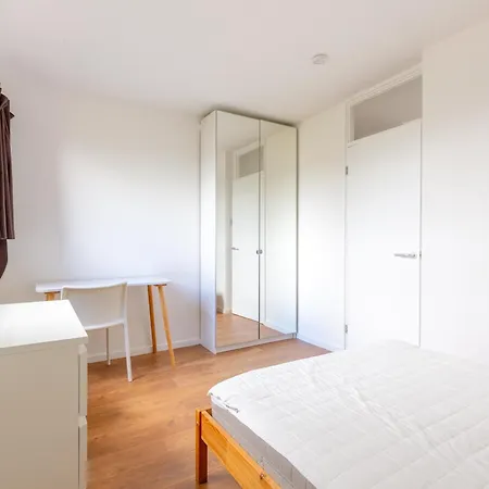 Unique Spacious Central 3 Bedroom With Rooftop Terrace Apartment London