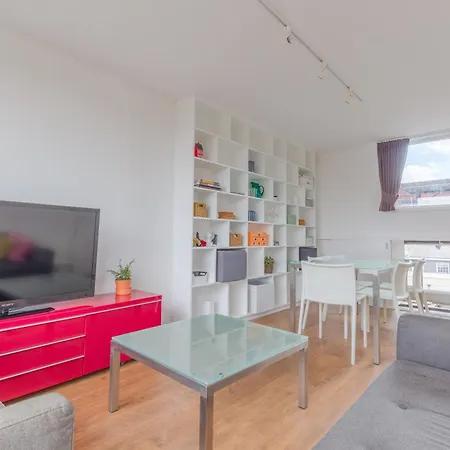Apartment Unique Spacious Central 3 Bedroom With Rooftop Terrace *