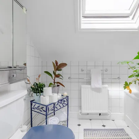 Floor 1bd Flat With Balcony - Ladbroke Grove