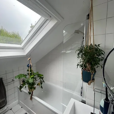 Floor 1bd Flat With Balcony - Ladbroke Grove