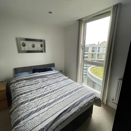 Apartment Sleek & Sunny 1bd Flat Near Greenwhich - Deptford! London