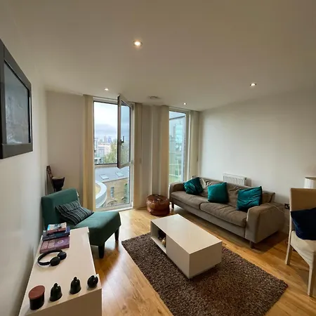 Sleek & Sunny 1bd Flat Near Greenwhich - Deptford!