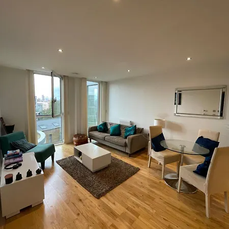 Sleek & Sunny 1bd Flat Near Greenwhich - Deptford! *