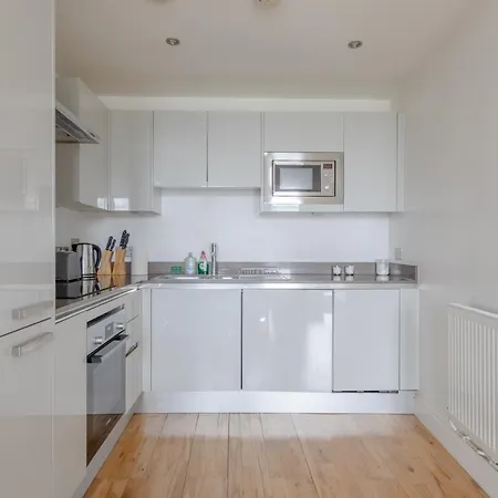 Apartment Sleek & Sunny 1bd Flat Near Greenwhich - Deptford! London