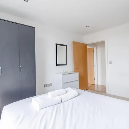 Sleek & Sunny 1bd Flat Near Greenwhich - Deptford! London