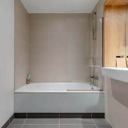 Sleek & Sunny 1bd Flat Near Greenwhich - Deptford!