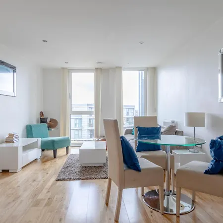 Apartment Sleek & Sunny 1bd Flat Near Greenwhich - Deptford! London