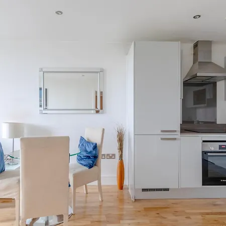 Sleek & Sunny 1bd Flat Near Greenwhich - Deptford! * London