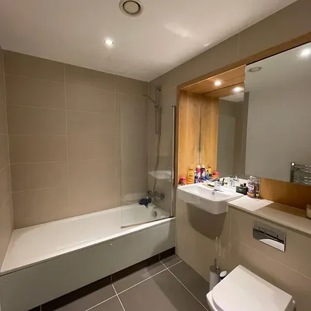 Sleek & Sunny 1bd Flat Near Greenwhich - Deptford! Apartment *