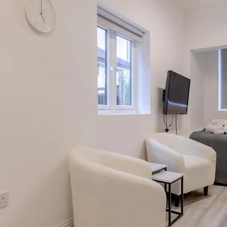 Apartment Contemporary 1bd Flat - Willesden Green! London