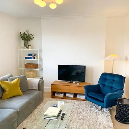 Sleek Scandi-inspired 2bd Flat Fulham Apartamento