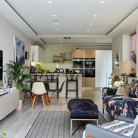 Stylish Interiors Garden Parking 3brb Flat