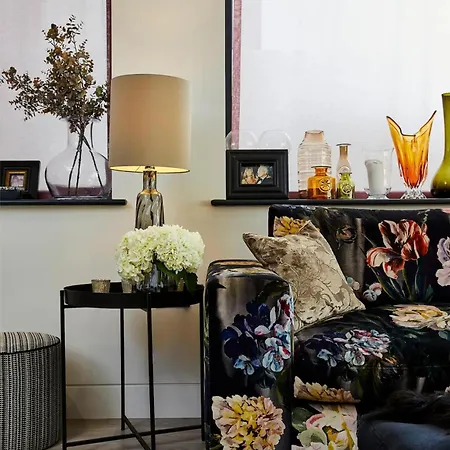 Stylish Interiors Garden Parking 3brb Flat London