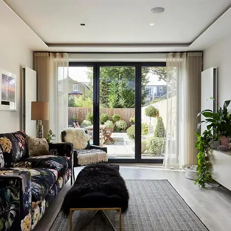 Stylish Interiors Garden Parking 3brb Flat London