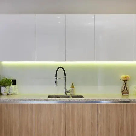 Stylish Interiors Garden Parking 3brb Flat *
