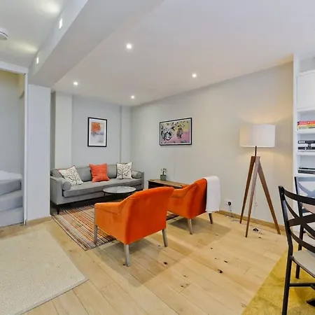 Sweet Marble Arch 2 Bedroom Mews House *