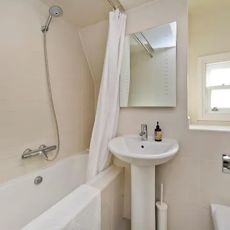 Sweet Marble Arch 2 Bedroom Mews House *
