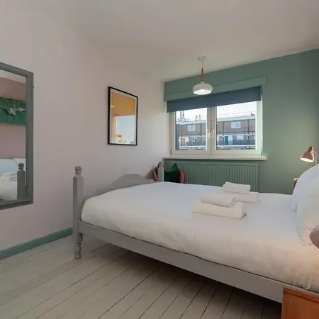 Central Stylish 4 Bedroom Apartamento