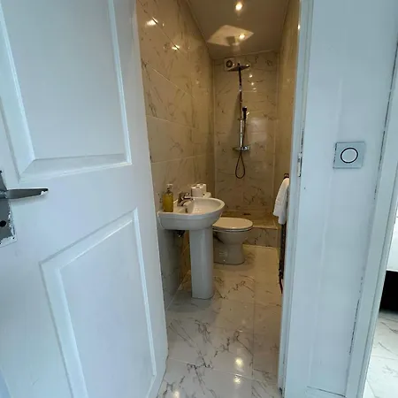 First Floor One Bedroom Flat Bell Street *
