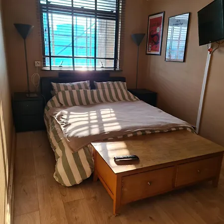 Cheap Kensington Apartment *