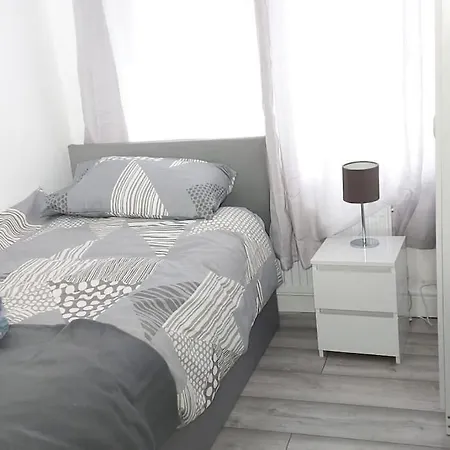 Remaj Service Accommodation, Sleep 7 *