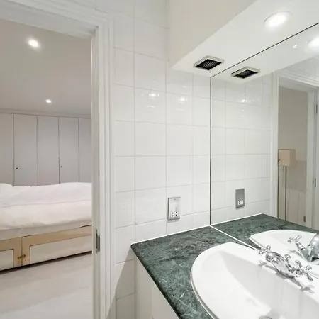 Modern 2 Bedroom In Soho Holiday home