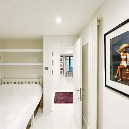 Holiday home Modern 2 Bedroom In Soho *