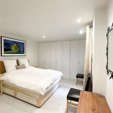 Holiday home Modern 2 Bedroom In Soho *