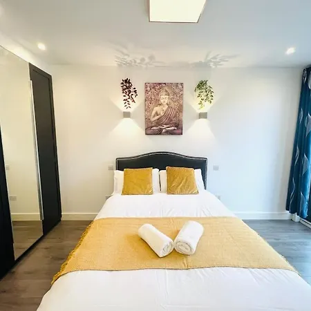 Apartment Stunning Two Bed Flat In London