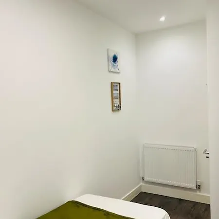 Apartment Stunning Two Bed Flat In London