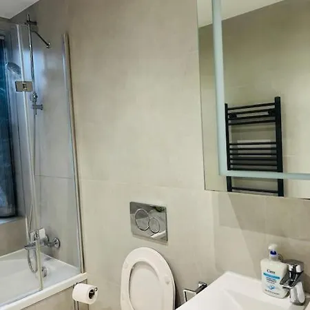 Apartment Stunning Two Bed Flat In