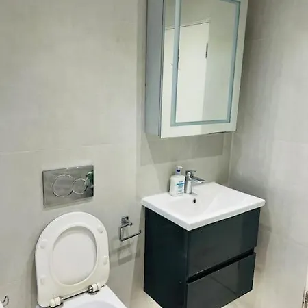 Stunning Two Bed Flat In *