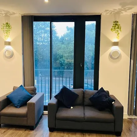 Stunning Two Bed Flat In