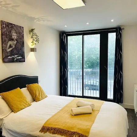 Stunning Two Bed Flat In London