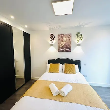 Apartment Stunning Two Bed Flat In London