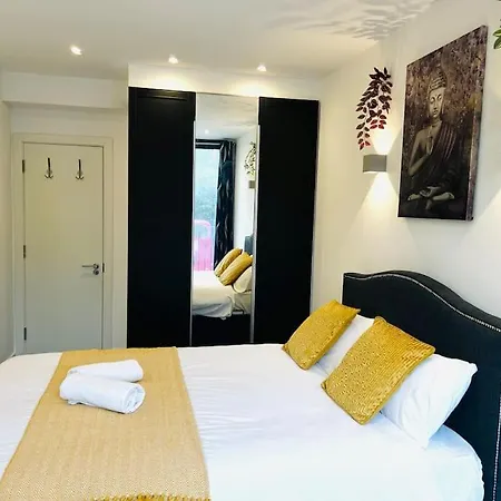 Stunning Two Bed Flat In *