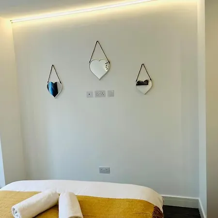 Apartment Stunning Two Bed Flat In