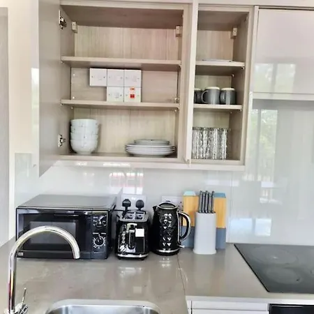 Stunning Two Bed Flat In * London