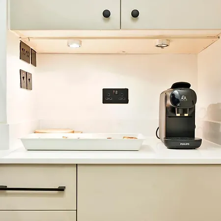 Amazing 3 Bed Great Portland Street London