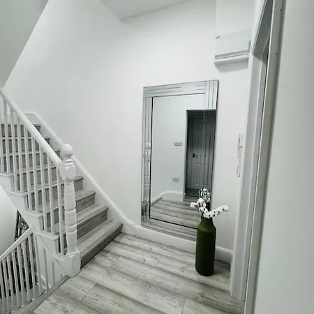 Stylish Two-story Retreat * ロンドン