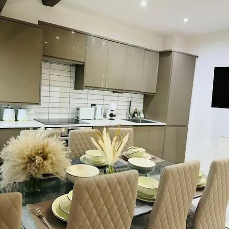 Stylish Two-story Retreat アパート *