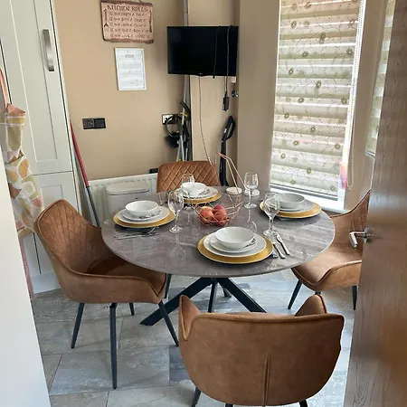 Guest house Lavish 3 Story House With Full Of Comfort