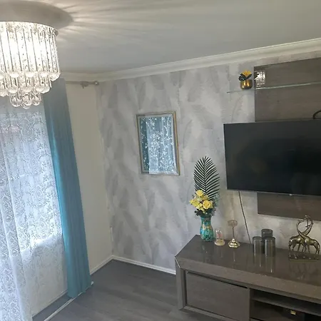 Lavish 3 Story House With Full Of Comfort * Dagenham
