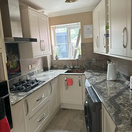 Lavish 3 Story House With Full Of Comfort * Dagenham