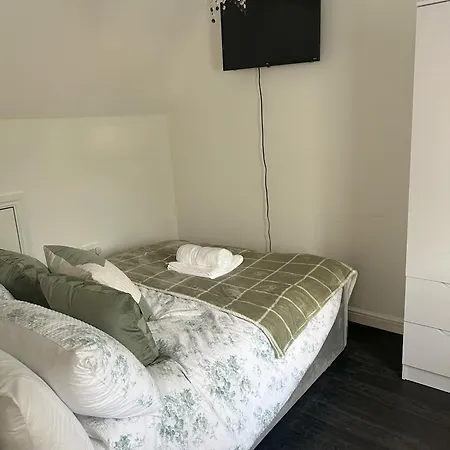 Guest house Lavish 3 Story House With Full Of Comfort Dagenham