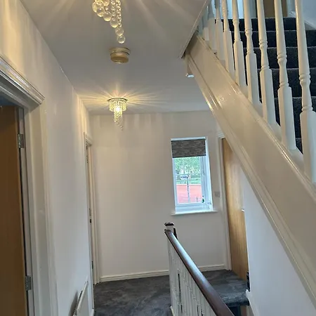 Guest house Lavish 3 Story House With Full Of Comfort *