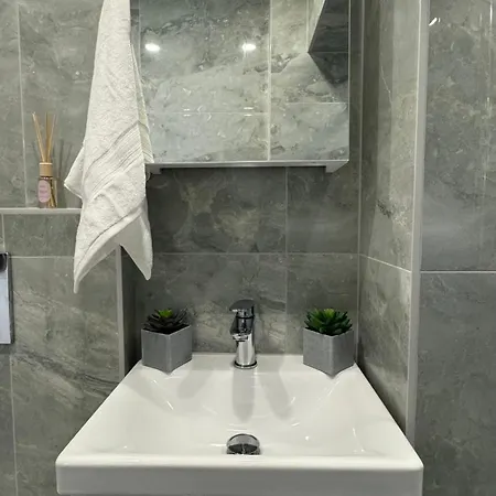 Spacious Double In Greater * London