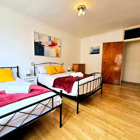 Bright & Spacious In Building With Lift, Right Next To Bayswater Station - Walk To Kensington Palace, Hyde Park, Little Venice & Notting Hill *