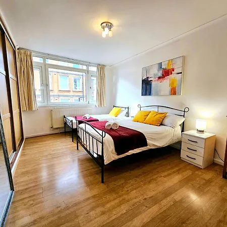 Bright & Spacious In Building With Lift, Right Next To Bayswater Station - Walk To Kensington Palace, Hyde Park, Little Venice & Notting Hill *
